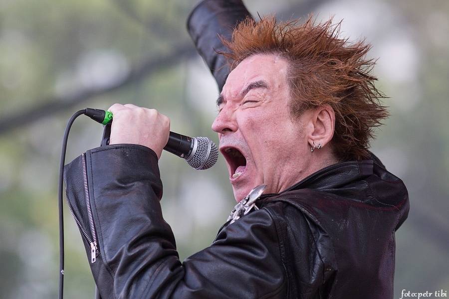 Tři sestry slavili 34 let. Punkovou jízdu na Braníku s nimi rozjeli Plexis, SPS nebo Cock Sparrer