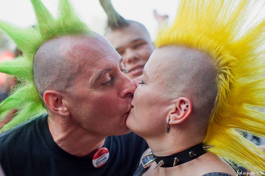 Tři sestry slavili 34 let. Punkovou jízdu na Braníku s nimi rozjeli Plexis, SPS nebo Cock Sparrer