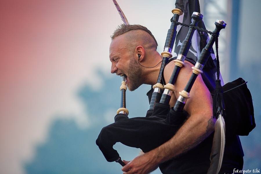 Tři sestry slavili 34 let. Punkovou jízdu na Braníku s nimi rozjeli Plexis, SPS nebo Cock Sparrer