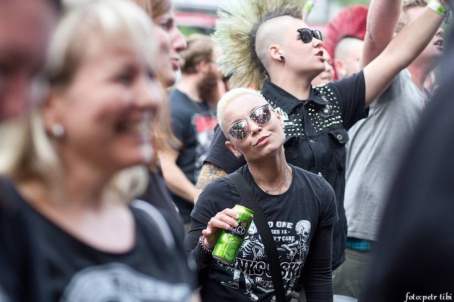 Tři sestry slavili 34 let. Punkovou jízdu na Braníku s nimi rozjeli Plexis, SPS nebo Cock Sparrer