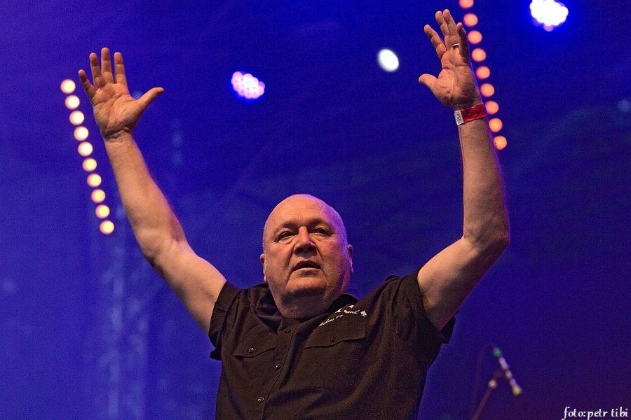 Tři sestry slavili 34 let. Punkovou jízdu na Braníku s nimi rozjeli Plexis, SPS nebo Cock Sparrer