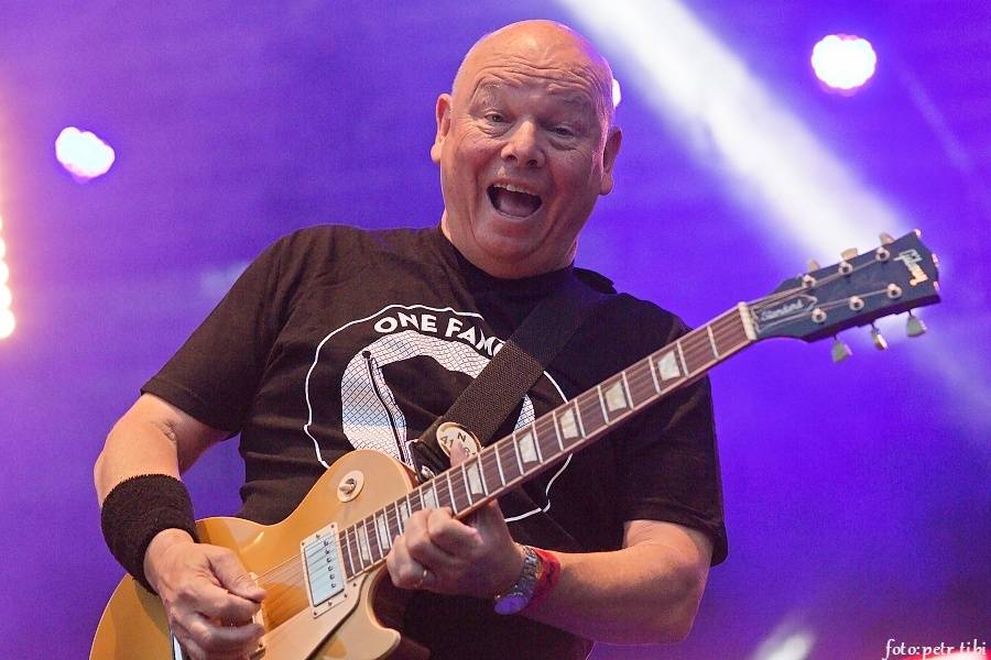 Tři sestry slavili 34 let. Punkovou jízdu na Braníku s nimi rozjeli Plexis, SPS nebo Cock Sparrer