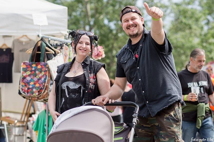 Tři sestry slavili 34 let. Punkovou jízdu na Braníku s nimi rozjeli Plexis, SPS nebo Cock Sparrer