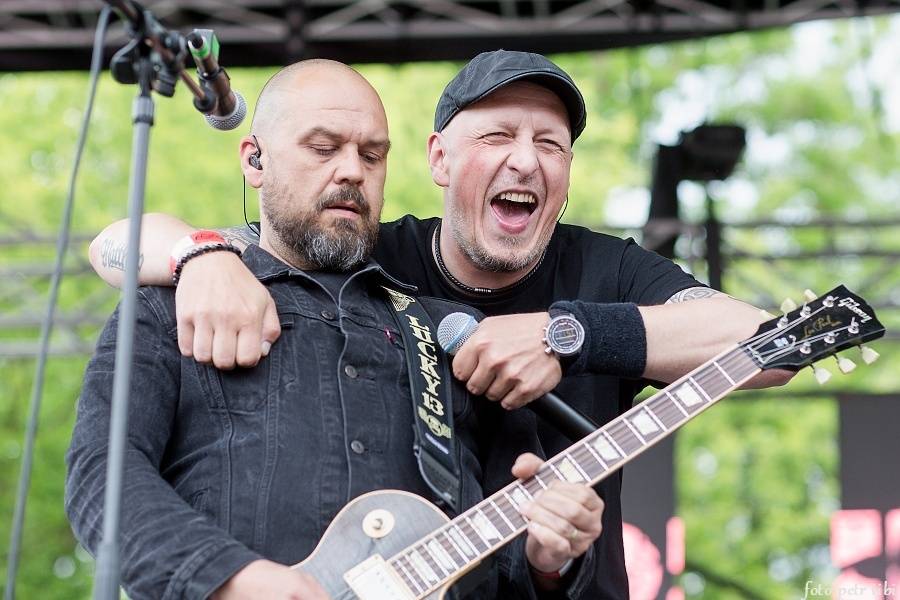 Tři sestry slavili 34 let. Punkovou jízdu na Braníku s nimi rozjeli Plexis, SPS nebo Cock Sparrer