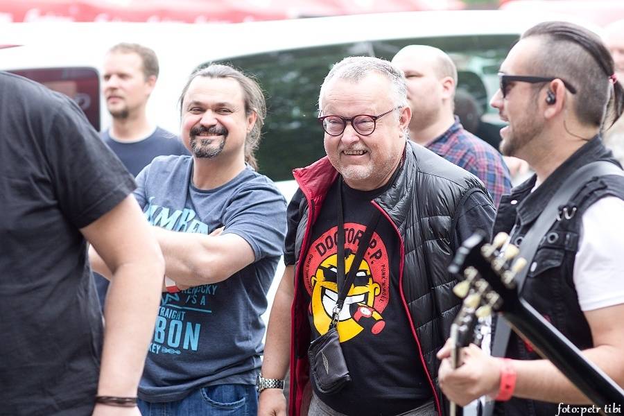 Tři sestry slavili 34 let. Punkovou jízdu na Braníku s nimi rozjeli Plexis, SPS nebo Cock Sparrer