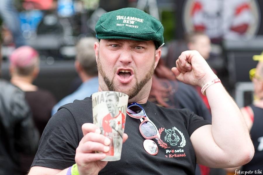 Tři sestry slavili 34 let. Punkovou jízdu na Braníku s nimi rozjeli Plexis, SPS nebo Cock Sparrer