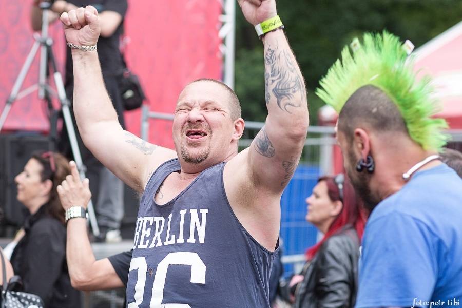 Tři sestry slavili 34 let. Punkovou jízdu na Braníku s nimi rozjeli Plexis, SPS nebo Cock Sparrer