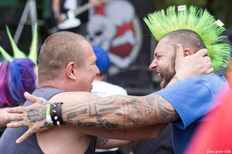 Tři sestry slavili 34 let. Punkovou jízdu na Braníku s nimi rozjeli Plexis, SPS nebo Cock Sparrer