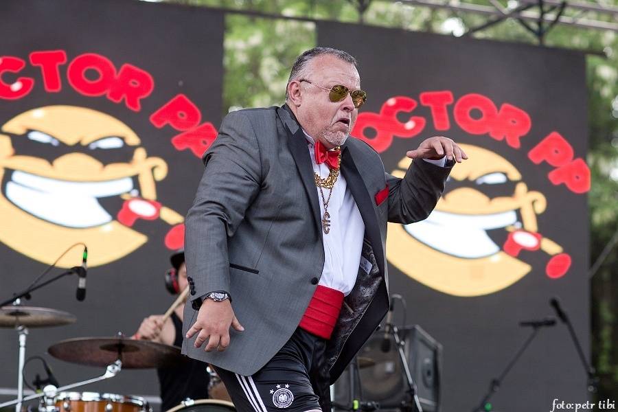 Tři sestry slavili 34 let. Punkovou jízdu na Braníku s nimi rozjeli Plexis, SPS nebo Cock Sparrer