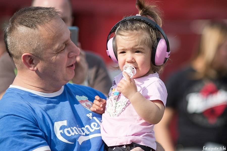 Tři sestry slavili 34 let. Punkovou jízdu na Braníku s nimi rozjeli Plexis, SPS nebo Cock Sparrer