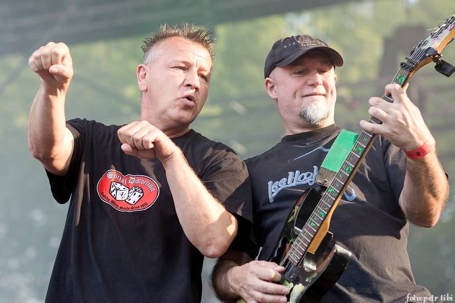 Tři sestry slavili 34 let. Punkovou jízdu na Braníku s nimi rozjeli Plexis, SPS nebo Cock Sparrer