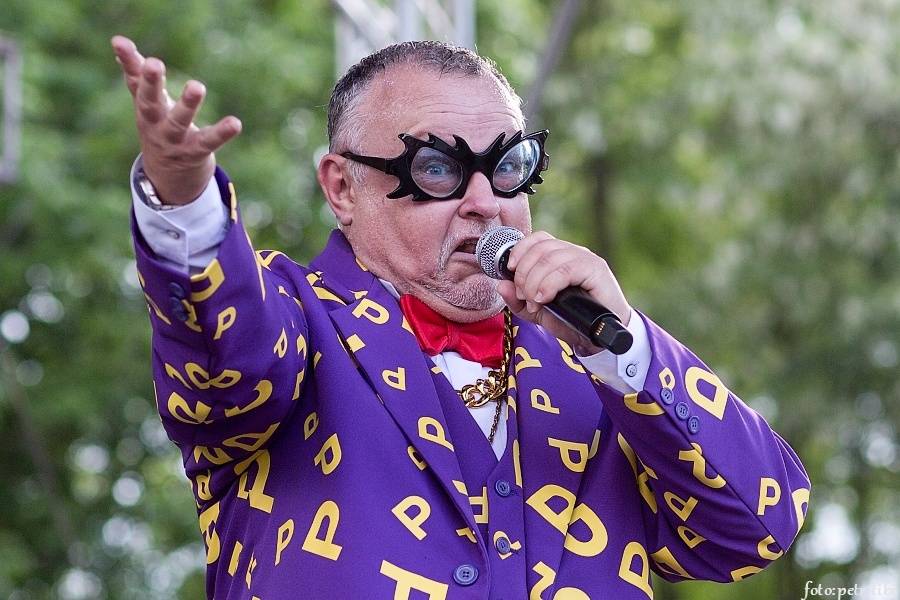 Tři sestry slavili 34 let. Punkovou jízdu na Braníku s nimi rozjeli Plexis, SPS nebo Cock Sparrer