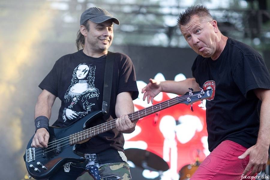 Tři sestry slavili 34 let. Punkovou jízdu na Braníku s nimi rozjeli Plexis, SPS nebo Cock Sparrer