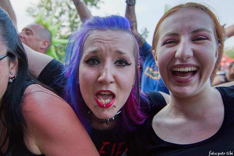 Tři sestry slavili 34 let. Punkovou jízdu na Braníku s nimi rozjeli Plexis, SPS nebo Cock Sparrer