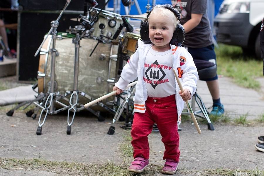 Tři sestry slavili 34 let. Punkovou jízdu na Braníku s nimi rozjeli Plexis, SPS nebo Cock Sparrer
