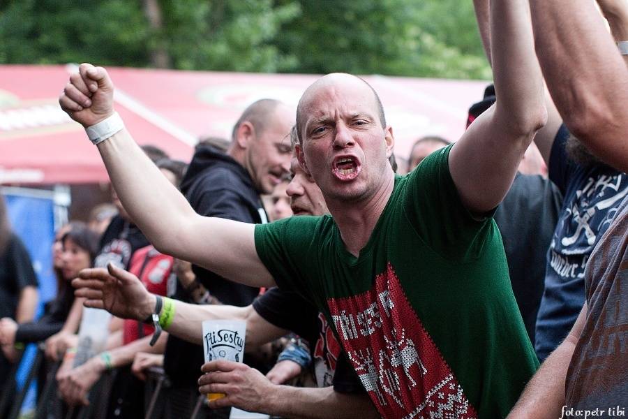 Tři sestry slavili 34 let. Punkovou jízdu na Braníku s nimi rozjeli Plexis, SPS nebo Cock Sparrer