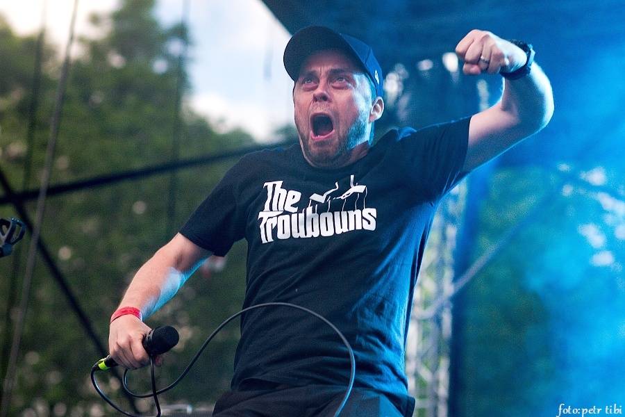 Tři sestry slavili 34 let. Punkovou jízdu na Braníku s nimi rozjeli Plexis, SPS nebo Cock Sparrer