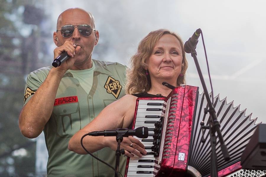 Tři sestry slavili 34 let. Punkovou jízdu na Braníku s nimi rozjeli Plexis, SPS nebo Cock Sparrer