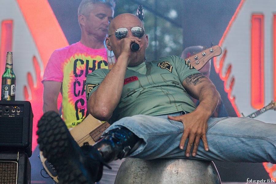 Tři sestry slavili 34 let. Punkovou jízdu na Braníku s nimi rozjeli Plexis, SPS nebo Cock Sparrer