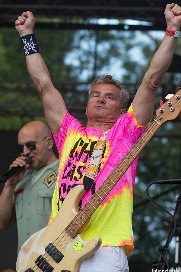 Tři sestry slavili 34 let. Punkovou jízdu na Braníku s nimi rozjeli Plexis, SPS nebo Cock Sparrer