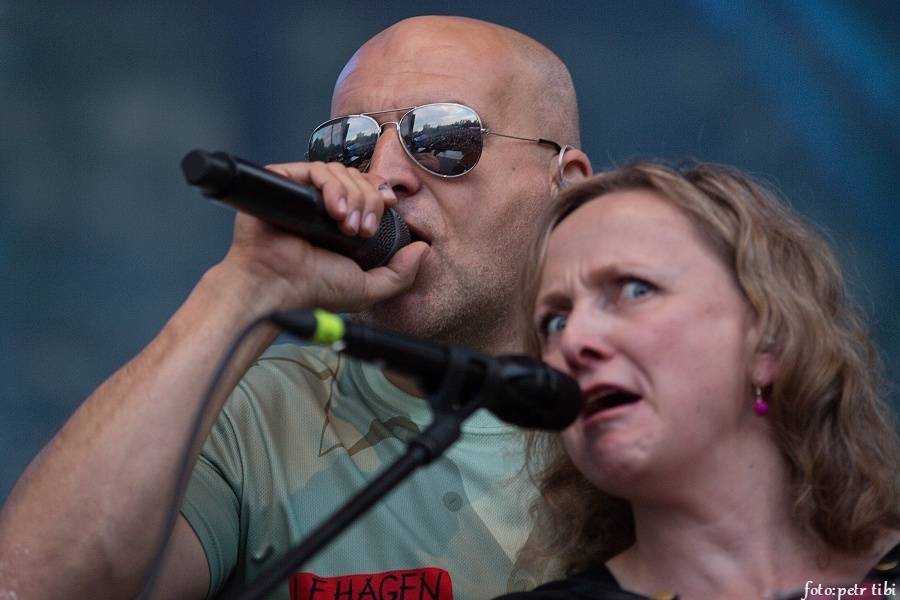 Tři sestry slavili 34 let. Punkovou jízdu na Braníku s nimi rozjeli Plexis, SPS nebo Cock Sparrer