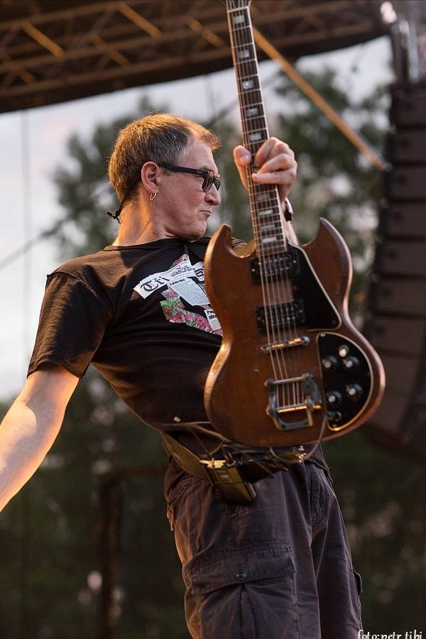 Tři sestry slavili 34 let. Punkovou jízdu na Braníku s nimi rozjeli Plexis, SPS nebo Cock Sparrer