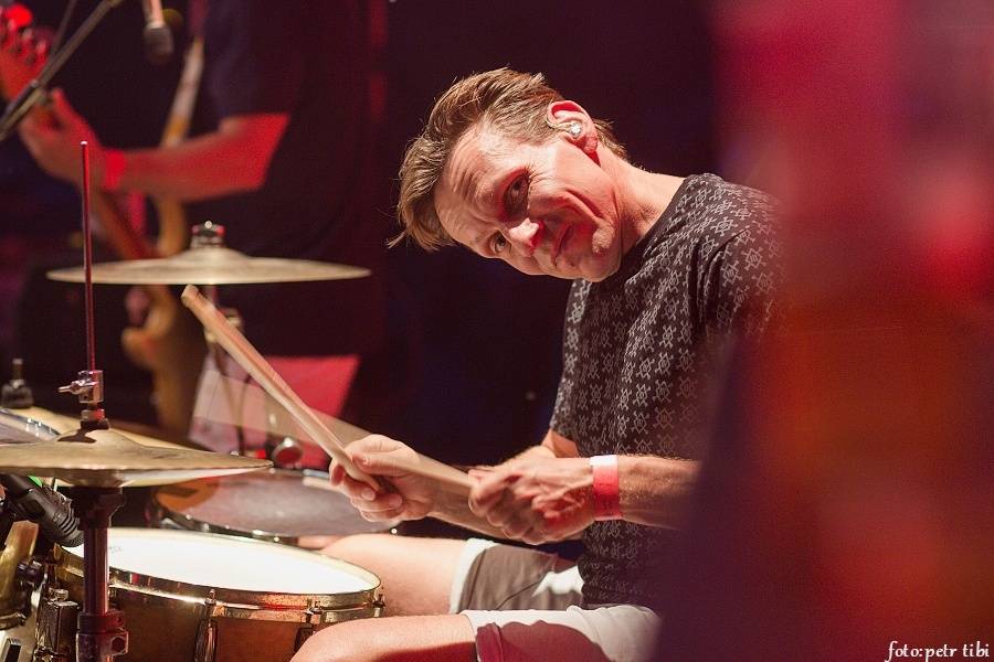 Tři sestry slavili 34 let. Punkovou jízdu na Braníku s nimi rozjeli Plexis, SPS nebo Cock Sparrer