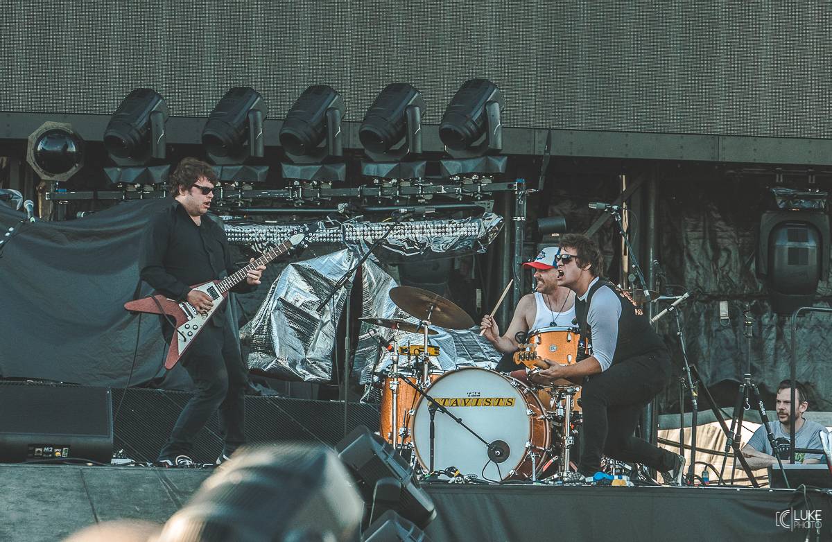 Muse předvedli v pražských Letňanech osmdesátkový futurismus