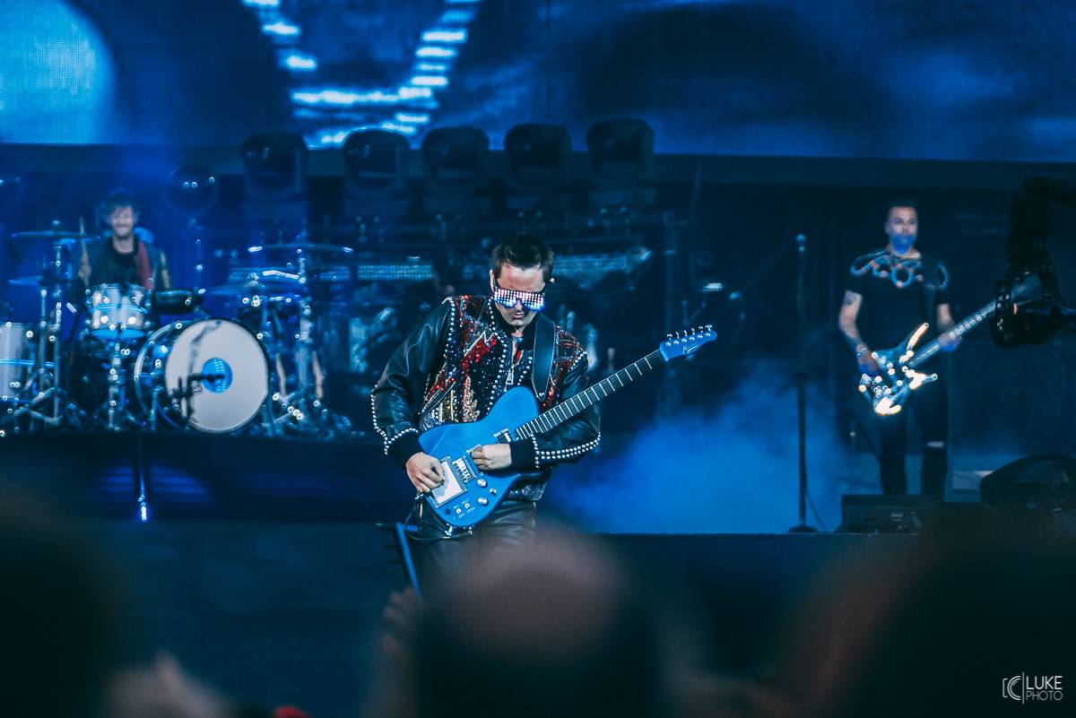 Muse předvedli v pražských Letňanech osmdesátkový futurismus