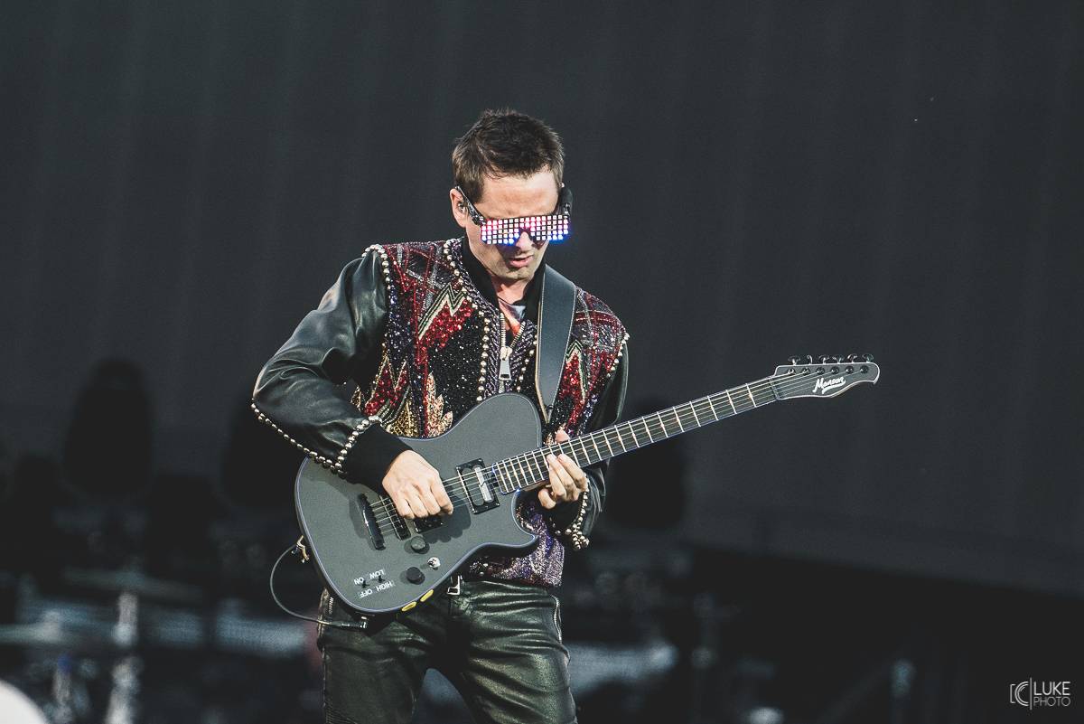 Muse předvedli v pražských Letňanech osmdesátkový futurismus