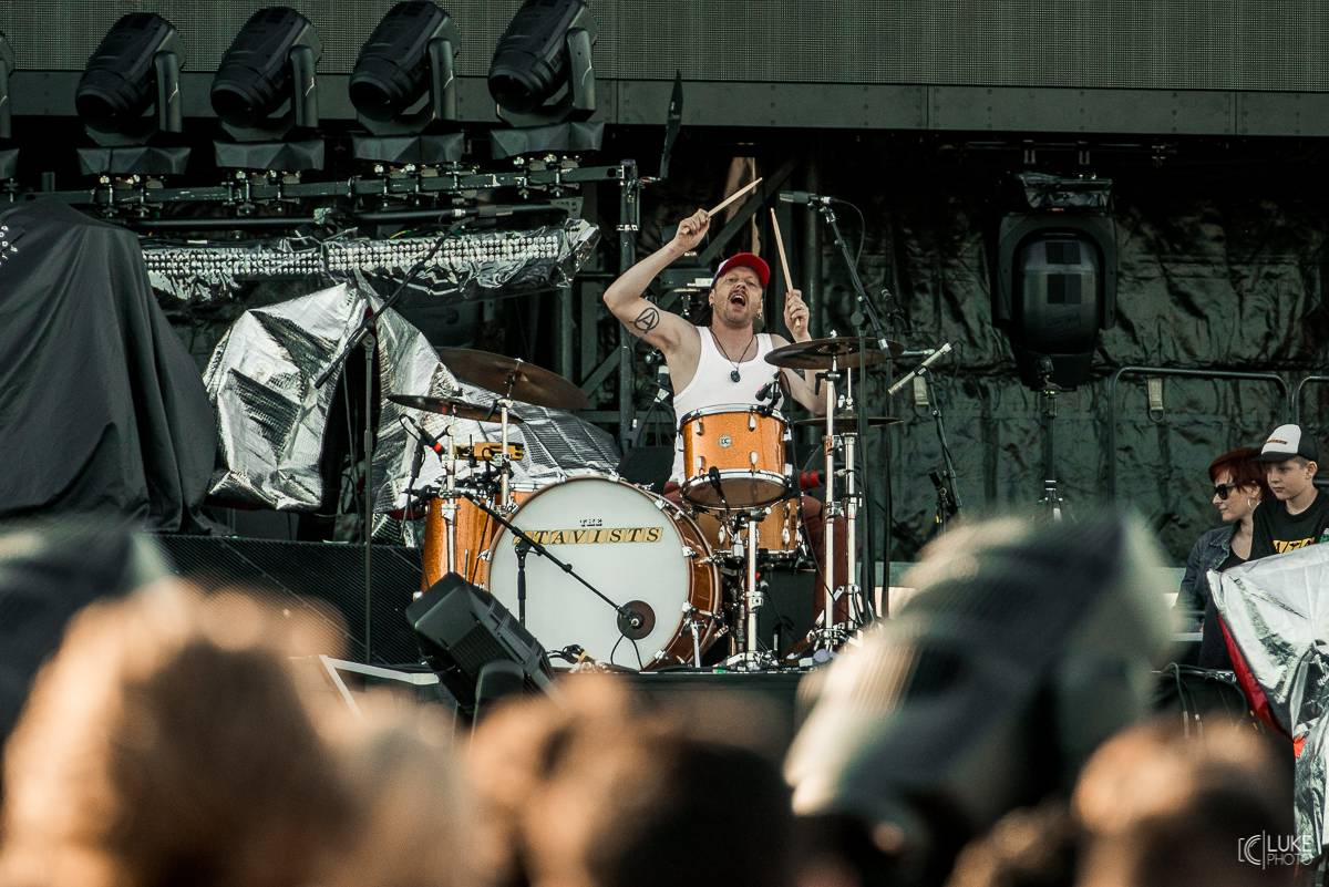 Muse předvedli v pražských Letňanech osmdesátkový futurismus