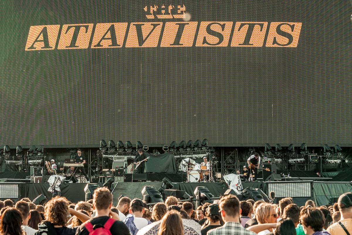 Muse předvedli v pražských Letňanech osmdesátkový futurismus