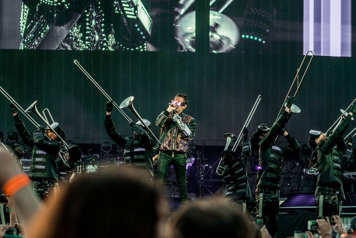 Muse předvedli v pražských Letňanech osmdesátkový futurismus