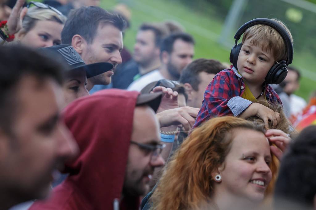 Rockový slunovrat rozpálil Řevnice. V první den vystoupili Gaia Mesiah, Prago Union i Sto zvířat