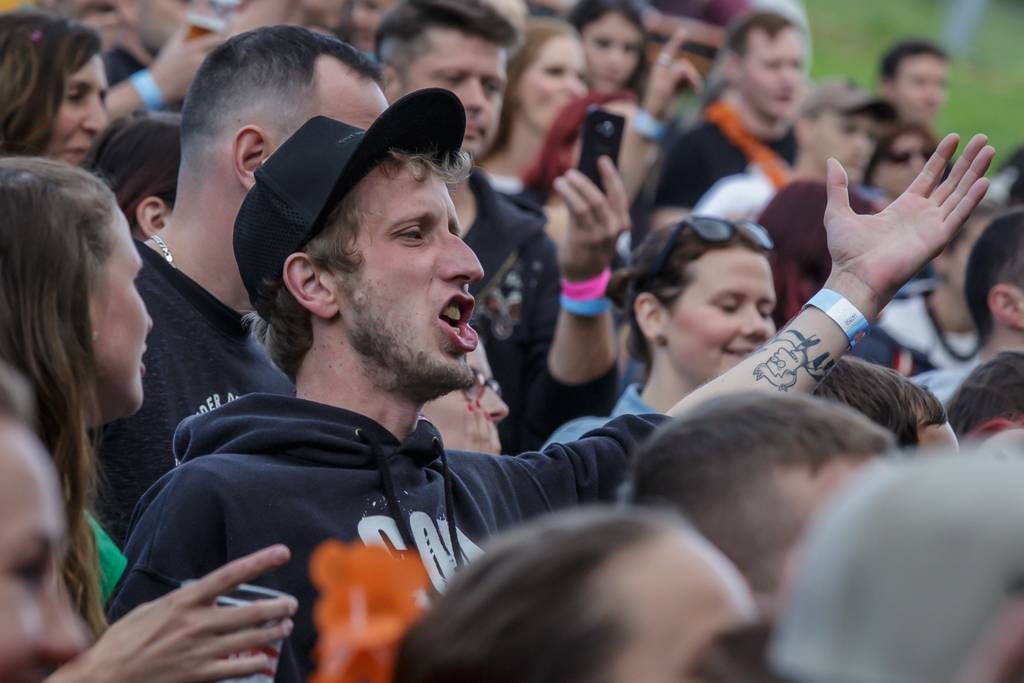 Rockový slunovrat rozpálil Řevnice. V první den vystoupili Gaia Mesiah, Prago Union i Sto zvířat