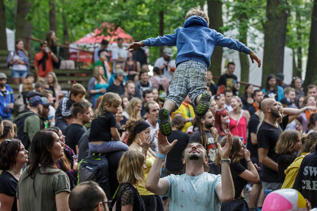 Rockový slunovrat rozpálil Řevnice. V první den vystoupili Gaia Mesiah, Prago Union i Sto zvířat