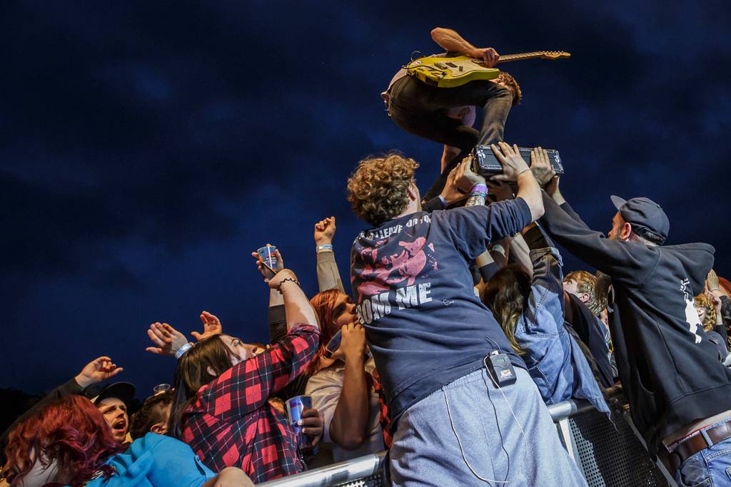 Rockový slunovrat rozpálil Řevnice. V první den vystoupili Gaia Mesiah, Prago Union i Sto zvířat