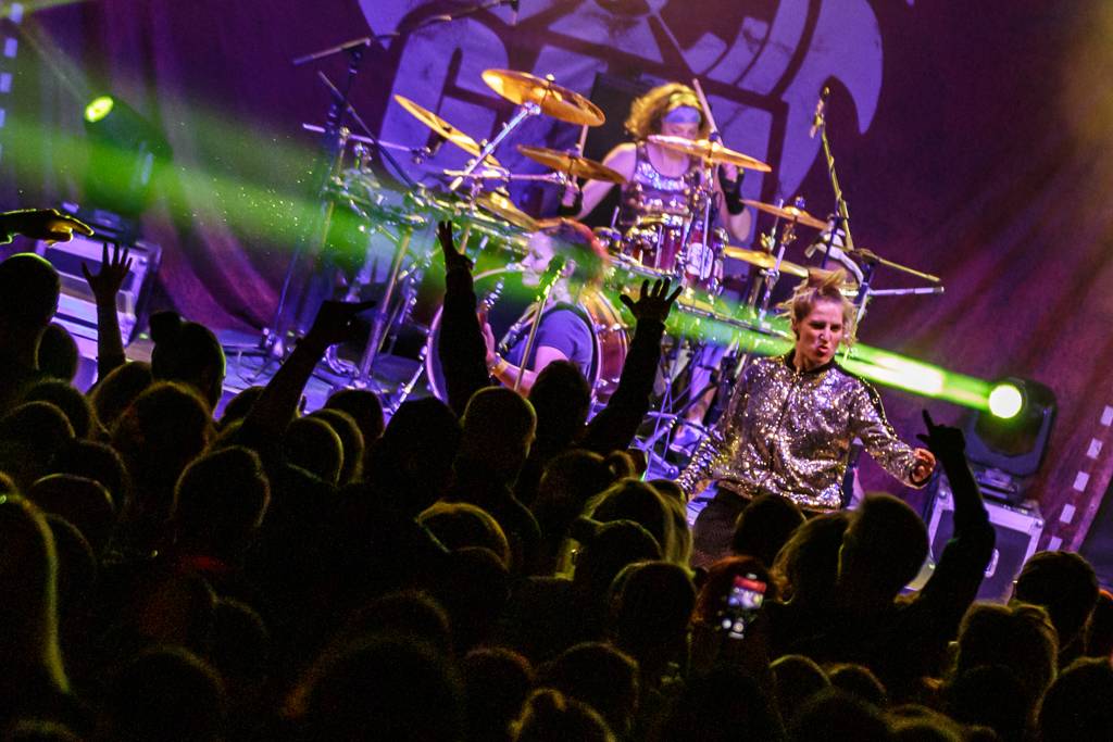 Rockový slunovrat rozpálil Řevnice. V první den vystoupili Gaia Mesiah, Prago Union i Sto zvířat