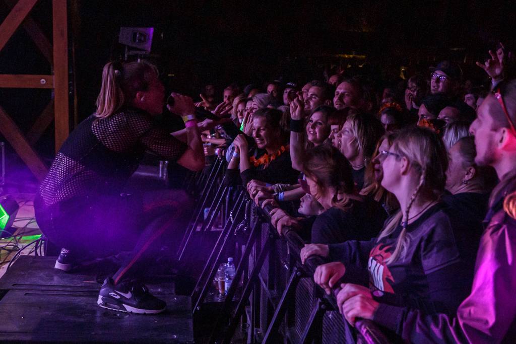 Rockový slunovrat rozpálil Řevnice. V první den vystoupili Gaia Mesiah, Prago Union i Sto zvířat