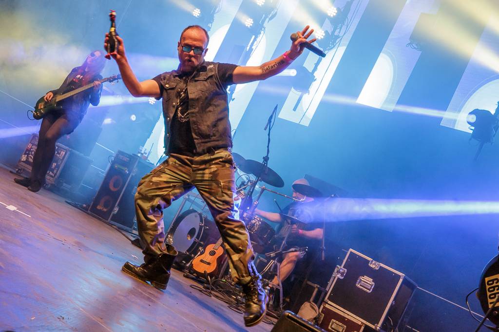 Rockový slunovrat rozpálil Řevnice. V první den vystoupili Gaia Mesiah, Prago Union i Sto zvířat