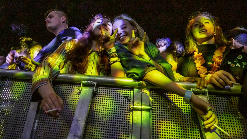 Rockový slunovrat rozpálil Řevnice. V první den vystoupili Gaia Mesiah, Prago Union i Sto zvířat