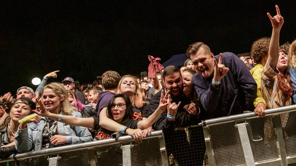 Rockový slunovrat rozpálil Řevnice. V první den vystoupili Gaia Mesiah, Prago Union i Sto zvířat