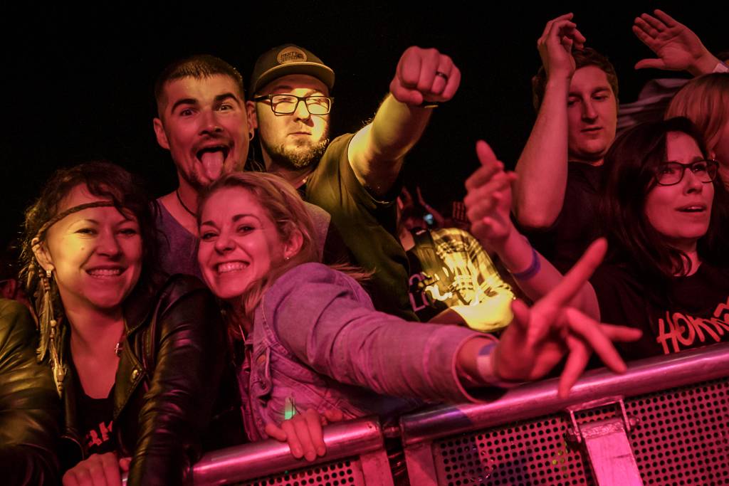 Rockový slunovrat rozpálil Řevnice. V první den vystoupili Gaia Mesiah, Prago Union i Sto zvířat