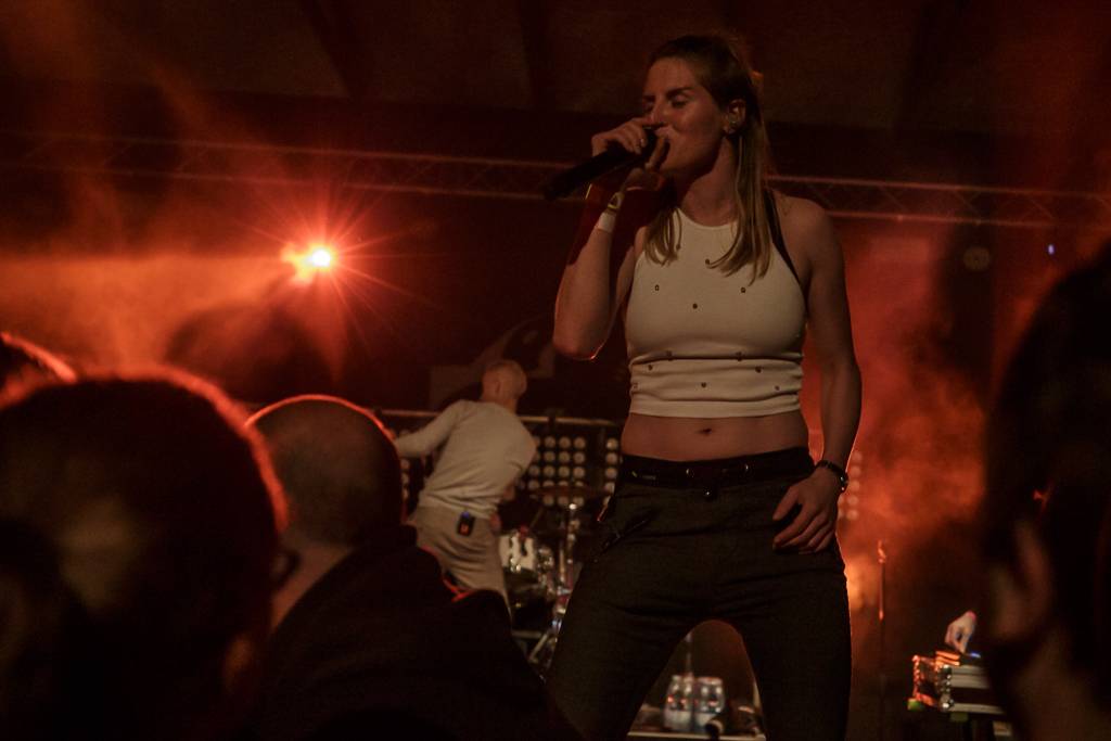 Rockový slunovrat rozpálil Řevnice. V první den vystoupili Gaia Mesiah, Prago Union i Sto zvířat