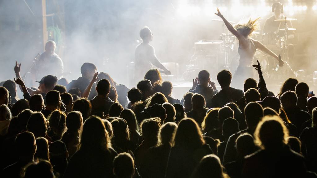 Rockový slunovrat rozpálil Řevnice. V první den vystoupili Gaia Mesiah, Prago Union i Sto zvířat