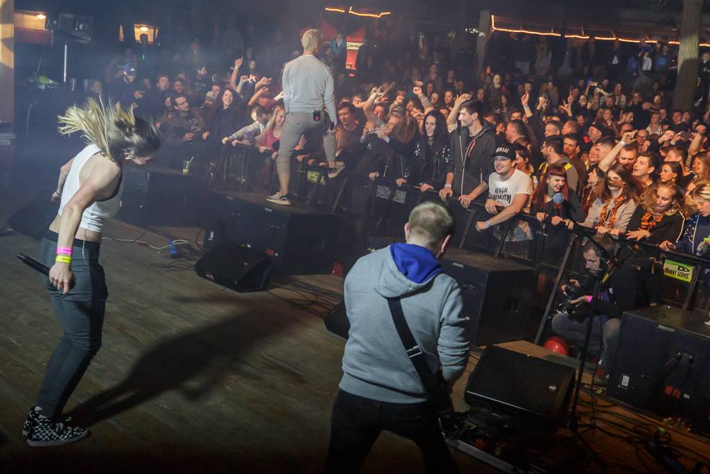 Rockový slunovrat rozpálil Řevnice. V první den vystoupili Gaia Mesiah, Prago Union i Sto zvířat