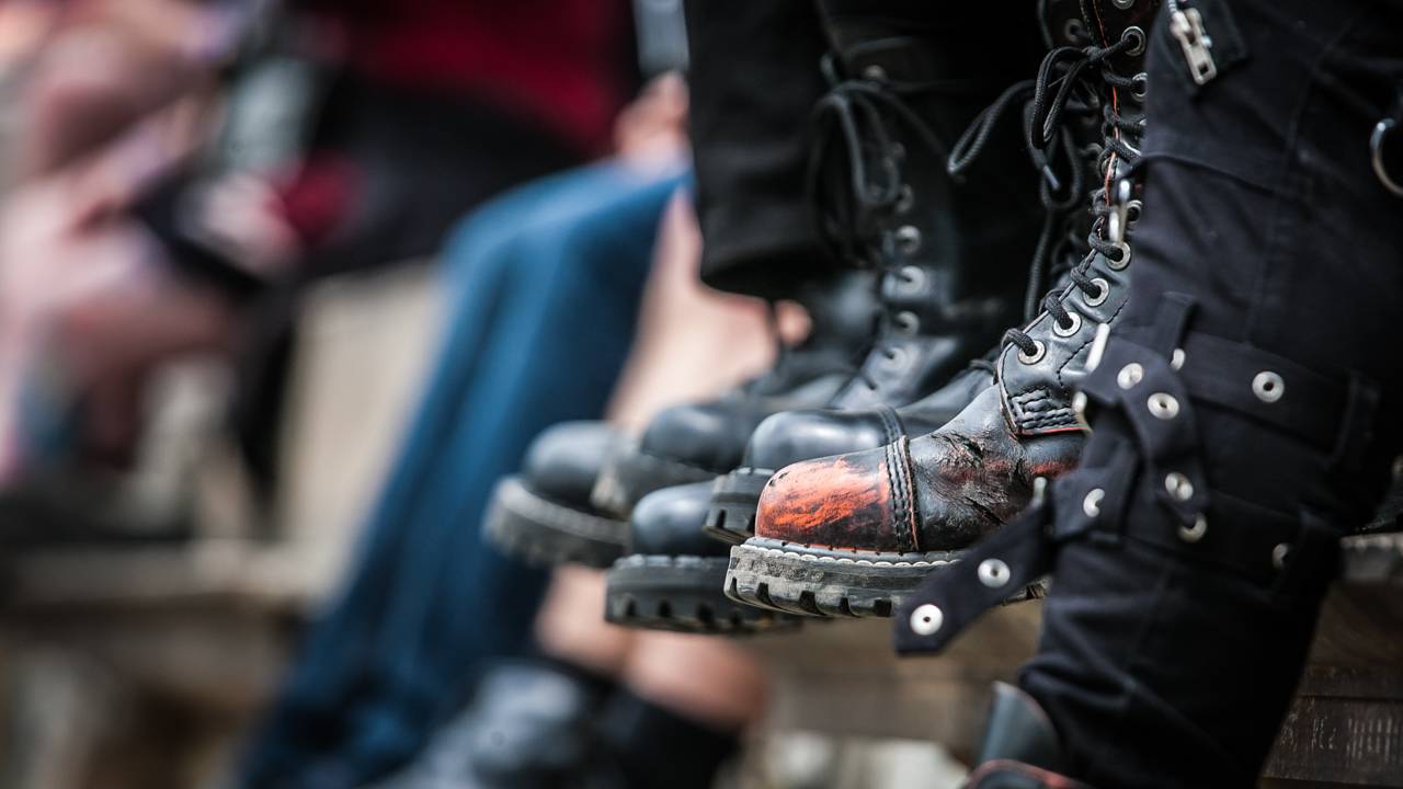 První den vyprodaného Metalfestu. Vystoupily kapely Hammerfall, Powerwolf, Amorphis, Axxis i česká ikona Törr