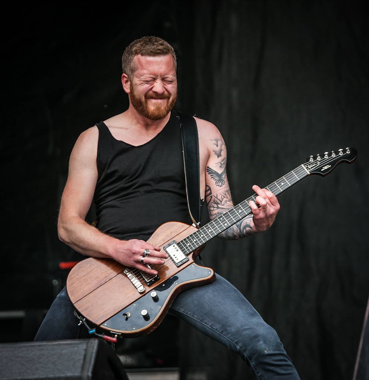 První den vyprodaného Metalfestu. Vystoupily kapely Hammerfall, Powerwolf, Amorphis, Axxis i česká ikona Törr