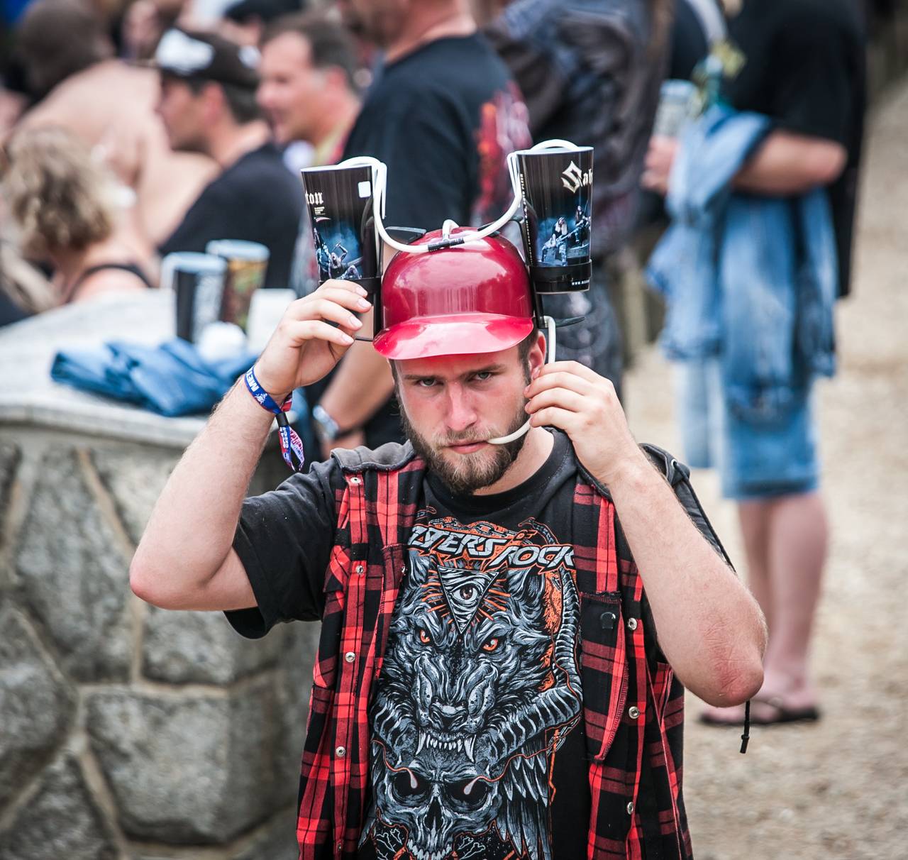 První den vyprodaného Metalfestu. Vystoupily kapely Hammerfall, Powerwolf, Amorphis, Axxis i česká ikona Törr