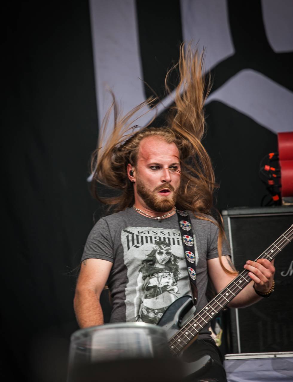 První den vyprodaného Metalfestu. Vystoupily kapely Hammerfall, Powerwolf, Amorphis, Axxis i česká ikona Törr